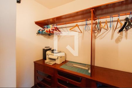 Casa à venda com 350m², 3 quartos e 2 vagas Casa à venda com 350m², 3 quartos e 2 vagasCloset da suíte