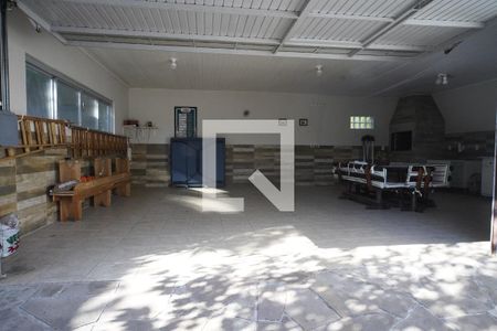 Casa à venda com 350m², 2 quartos e 3 vagas Casa à venda com 350m², 2 quartos e 3 vagasChurrasqueira