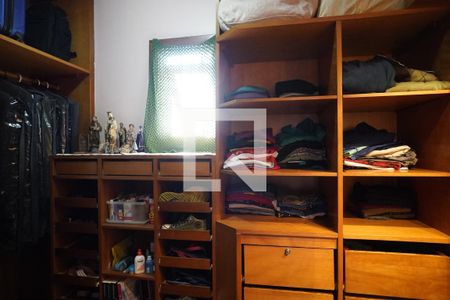 Casa à venda com 350m², 2 quartos e 3 vagas Casa à venda com 350m², 2 quartos e 3 vagasCloset da suíte