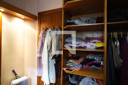 Casa à venda com 350m², 2 quartos e 3 vagas Casa à venda com 350m², 2 quartos e 3 vagasCloset da suíte