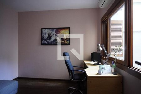 Casa à venda com 350m², 2 quartos e 3 vagas Casa à venda com 350m², 2 quartos e 3 vagasEscritório