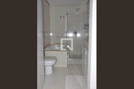 Casa para alugar com 250m², 3 quartos e 5 vagasBanheiro do Quarto 1