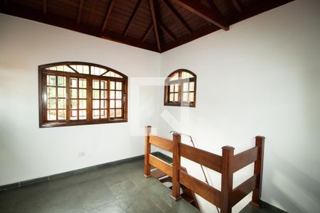 Casa à venda com 246m², 4 quartos e 6 vagas Casa à venda com 246m², 4 quartos e 6 vagasSotão