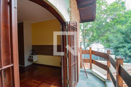 Casa à venda com 246m², 4 quartos e 6 vagas Casa à venda com 246m², 4 quartos e 6 vagasVaranda