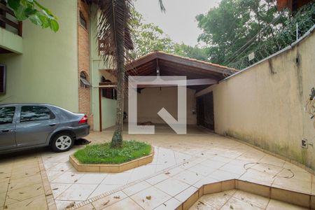 Casa à venda com 246m², 4 quartos e 6 vagas Casa à venda com 246m², 4 quartos e 6 vagasGaragem