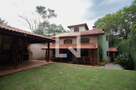 Casa à venda com 246m², 4 quartos e 6 vagas Casa à venda com 246m², 4 quartos e 6 vagasQuintal