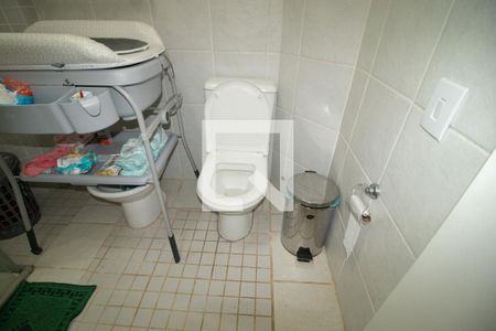 Casa à venda com 246m², 4 quartos e 6 vagas Casa à venda com 246m², 4 quartos e 6 vagasBanheiro da Suíte 3