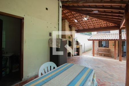 Casa à venda com 246m², 4 quartos e 6 vagas Casa à venda com 246m², 4 quartos e 6 vagasChurrasqueira