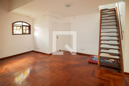 Casa à venda com 246m², 4 quartos e 6 vagas Casa à venda com 246m², 4 quartos e 6 vagasHall