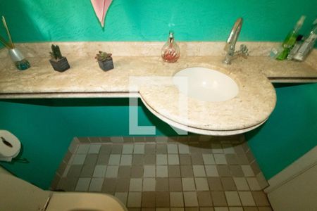 Casa à venda com 246m², 4 quartos e 6 vagas Casa à venda com 246m², 4 quartos e 6 vagasLavabo