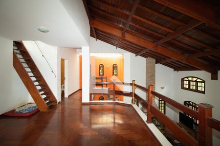 Casa à venda com 246m², 4 quartos e 6 vagas Casa à venda com 246m², 4 quartos e 6 vagasHall