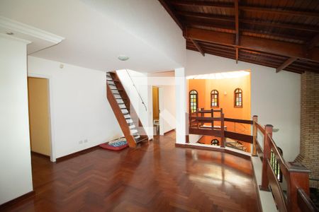 Casa à venda com 246m², 4 quartos e 6 vagas Casa à venda com 246m², 4 quartos e 6 vagasHall
