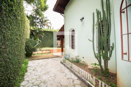 Casa à venda com 246m², 4 quartos e 6 vagas Casa à venda com 246m², 4 quartos e 6 vagasQuintal