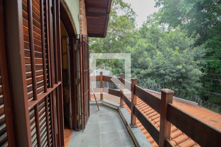 Casa à venda com 246m², 4 quartos e 6 vagas Casa à venda com 246m², 4 quartos e 6 vagasVaranda