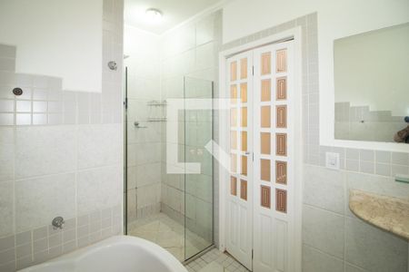 Casa à venda com 246m², 4 quartos e 6 vagas Casa à venda com 246m², 4 quartos e 6 vagasBanheiro da Suíte 2