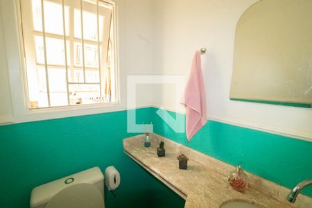 Casa à venda com 246m², 4 quartos e 6 vagas Casa à venda com 246m², 4 quartos e 6 vagasLavabo