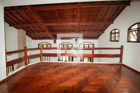 Casa à venda com 246m², 4 quartos e 6 vagas Casa à venda com 246m², 4 quartos e 6 vagasHall