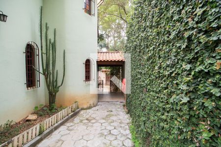 Casa à venda com 246m², 4 quartos e 6 vagas Casa à venda com 246m², 4 quartos e 6 vagasQuintal