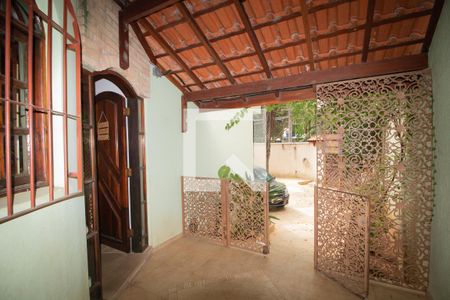 Casa à venda com 246m², 4 quartos e 6 vagas Casa à venda com 246m², 4 quartos e 6 vagasEntrada