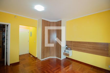 Casa à venda com 246m², 4 quartos e 6 vagas Casa à venda com 246m², 4 quartos e 6 vagasQuarto 2