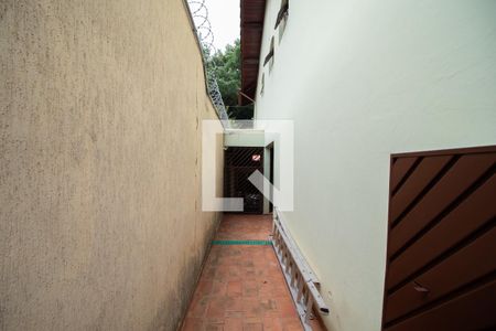 Casa à venda com 246m², 4 quartos e 6 vagas Casa à venda com 246m², 4 quartos e 6 vagasCorredor
