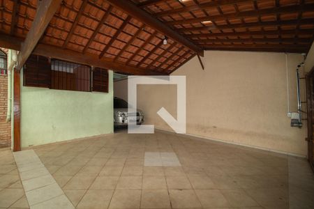 Casa à venda com 246m², 4 quartos e 6 vagas Casa à venda com 246m², 4 quartos e 6 vagasGaragem