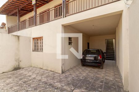 Casa à venda com 220m², 3 quartos e 3 vagas Casa à venda com 220m², 3 quartos e 3 vagasFachada