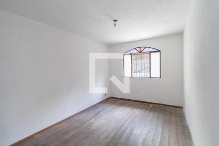 Casa à venda com 220m², 3 quartos e 3 vagas Casa à venda com 220m², 3 quartos e 3 vagasSuíte