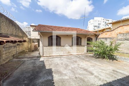 Casa à venda com 220m², 3 quartos e 3 vagas Casa à venda com 220m², 3 quartos e 3 vagasQuintal