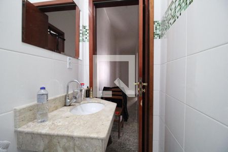 Casa à venda com 151m², 5 quartos e 2 vagasBanheiro 1