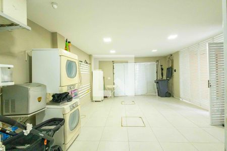 Casa de condomínio à venda com 1280m², 5 quartos e 2 vagas Casa de condomínio à venda com 1280m², 5 quartos e 2 vagasÁrea de Serviço