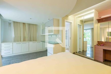 Casa de condomínio à venda com 1280m², 5 quartos e 2 vagas Casa de condomínio à venda com 1280m², 5 quartos e 2 vagasSuíte 2