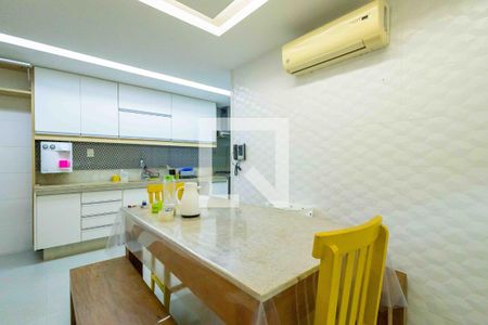 Casa de condomínio à venda com 1280m², 5 quartos e 2 vagas Casa de condomínio à venda com 1280m², 5 quartos e 2 vagasCozinha