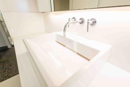 Casa de condomínio à venda com 1280m², 5 quartos e 2 vagas Casa de condomínio à venda com 1280m², 5 quartos e 2 vagasBanheiro da Suíte 1