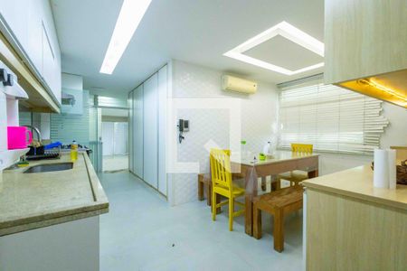 Casa de condomínio à venda com 1280m², 5 quartos e 2 vagas Casa de condomínio à venda com 1280m², 5 quartos e 2 vagasCozinha