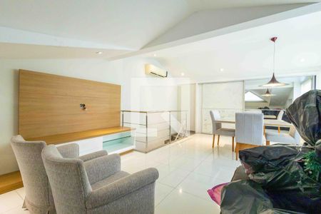 Casa de condomínio à venda com 1280m², 5 quartos e 2 vagas Casa de condomínio à venda com 1280m², 5 quartos e 2 vagasSótão