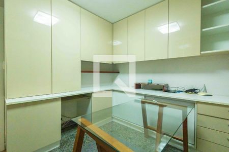 Casa de condomínio à venda com 1280m², 5 quartos e 2 vagas Casa de condomínio à venda com 1280m², 5 quartos e 2 vagasEscritório