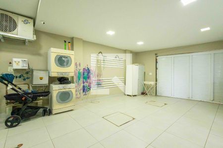 Casa de condomínio à venda com 1280m², 5 quartos e 2 vagas Casa de condomínio à venda com 1280m², 5 quartos e 2 vagasÁrea de Serviço