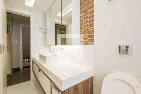 Casa de condomínio à venda com 1280m², 5 quartos e 2 vagas Casa de condomínio à venda com 1280m², 5 quartos e 2 vagasBanheiro da Suíte 1