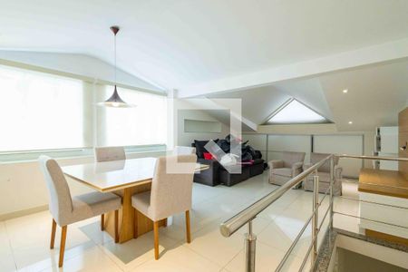 Casa de condomínio à venda com 1280m², 5 quartos e 2 vagas Casa de condomínio à venda com 1280m², 5 quartos e 2 vagasSótão