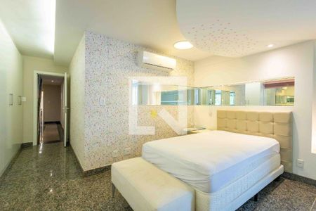 Casa de condomínio à venda com 1280m², 5 quartos e 2 vagas Casa de condomínio à venda com 1280m², 5 quartos e 2 vagasSuíte 2