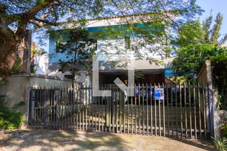 Casa de condomínio à venda com 315m², 4 quartos e 6 vagas Casa de condomínio à venda com 315m², 4 quartos e 6 vagasFachada