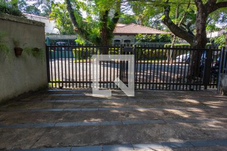 Casa de condomínio à venda com 315m², 4 quartos e 6 vagas Casa de condomínio à venda com 315m², 4 quartos e 6 vagasÁrea externa