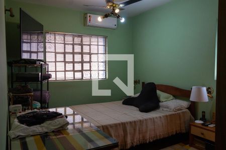 Casa de condomínio à venda com 315m², 4 quartos e 6 vagas Casa de condomínio à venda com 315m², 4 quartos e 6 vagasQuarto 4