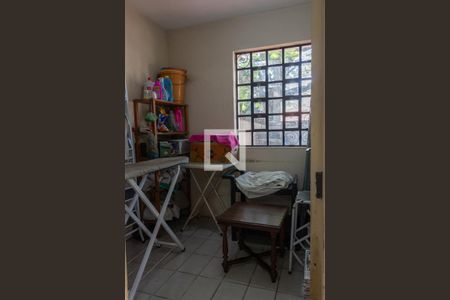Casa de condomínio à venda com 315m², 4 quartos e 6 vagas Casa de condomínio à venda com 315m², 4 quartos e 6 vagasÁrea de serviço