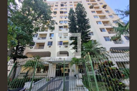 Apartamento à venda com 55m², 2 quartos e 1 vaga Apartamento à venda com 55m², 2 quartos e 1 vagaFachada
