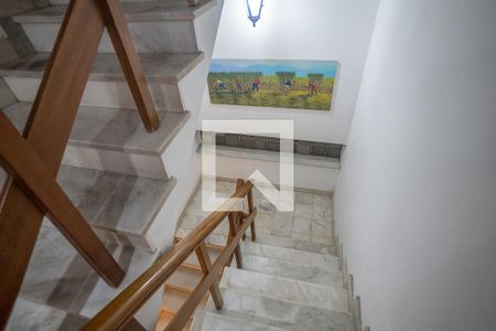 Casa à venda com 800m², 6 quartos e 3 vagas Casa à venda com 800m², 6 quartos e 3 vagasescadas