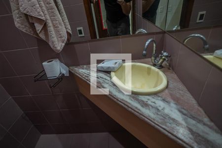 Casa à venda com 800m², 6 quartos e 3 vagas Casa à venda com 800m², 6 quartos e 3 vagassala de convivência banheiro