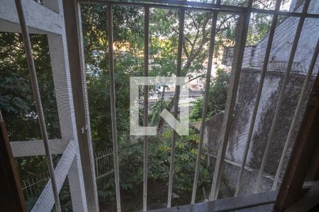 Casa à venda com 800m², 6 quartos e 3 vagas Casa à venda com 800m², 6 quartos e 3 vagasQuarto janela