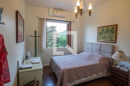 Casa à venda com 800m², 6 quartos e 3 vagas Casa à venda com 800m², 6 quartos e 3 vagasquarto